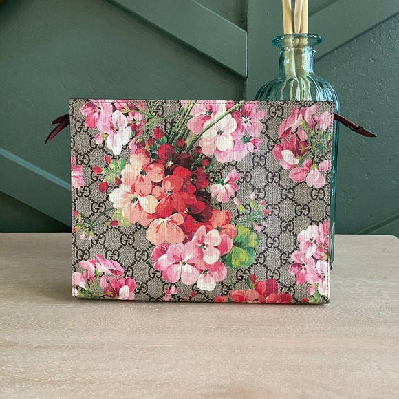 Gucci Handbags - Mint Gucci Supreme Blooms Pink Clutch Bag Cosmetic Pouch